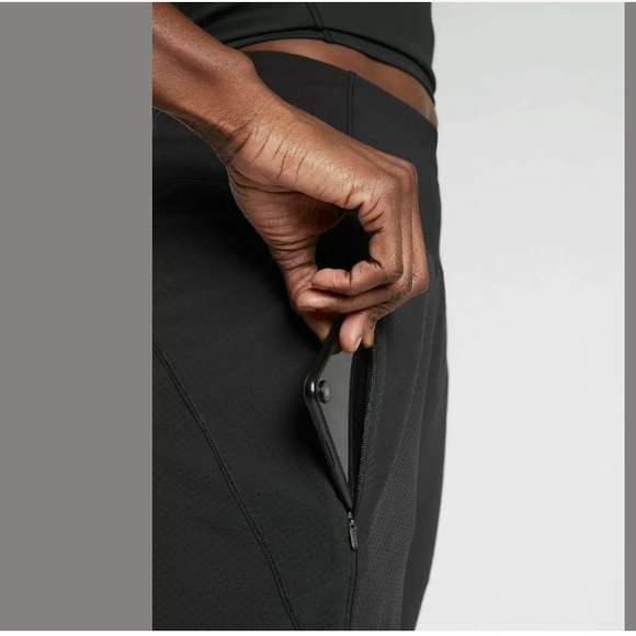 ATHLETA Distance Jogger In Dobby Black NWT - Picture 3 of 5